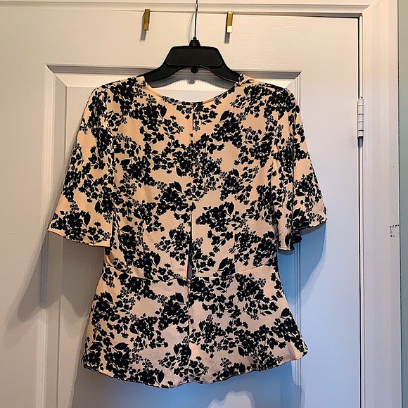 TOPSHOP Tea Blouse In Floral Print - Picture 9 of 11
